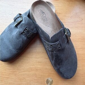 Cliffs olive green clogs